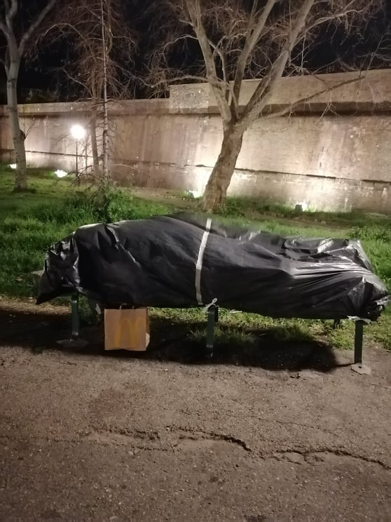 avvolto in un sacco della spazzatura