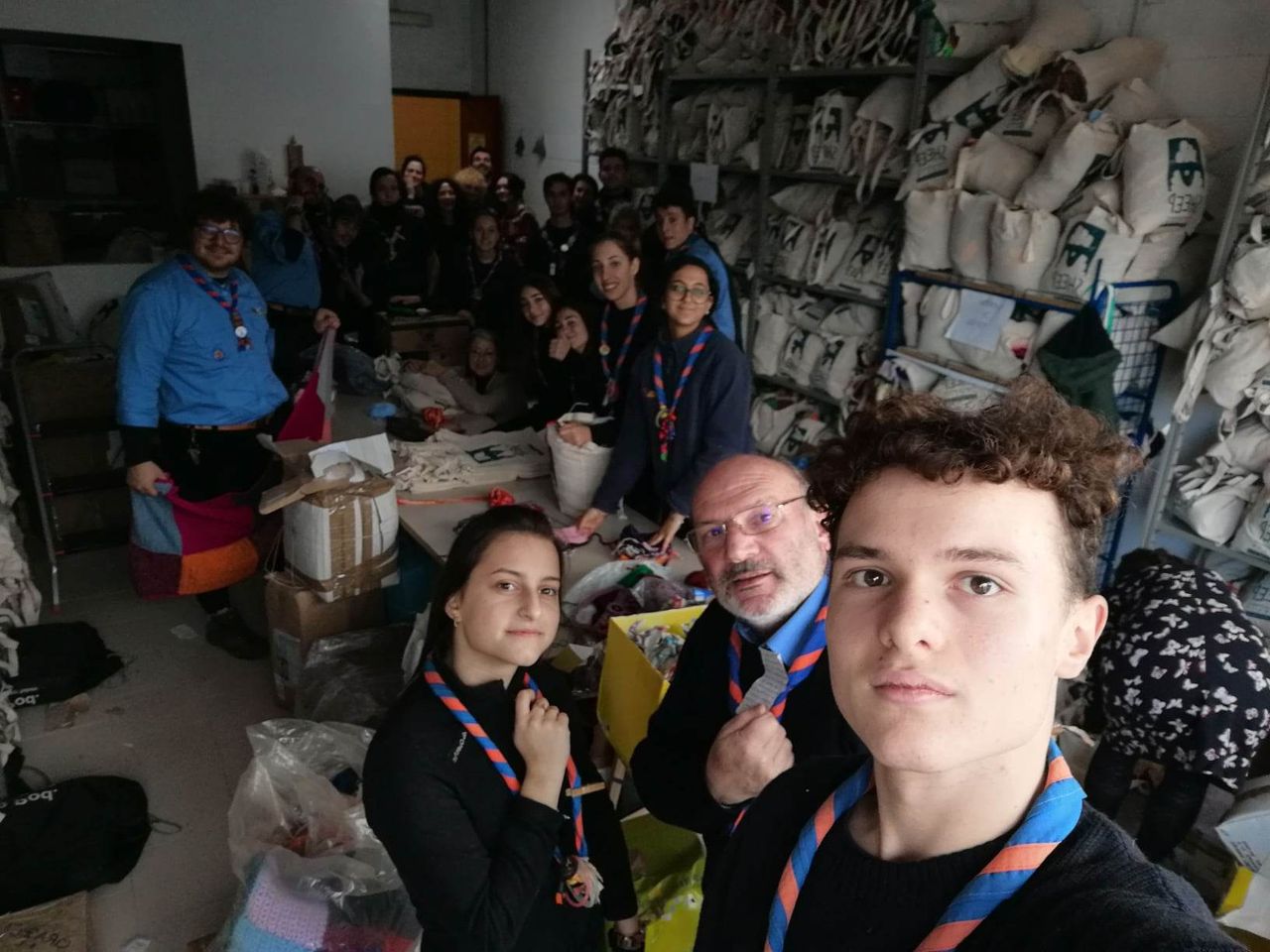 17 Scout e un sacerdote