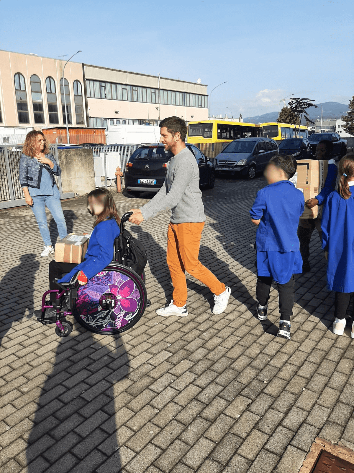 foto scuole - visita in sede - pacchi da tutta Italia!